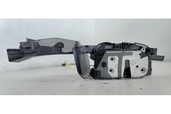 Recambio de cerradura puerta delantera derecha para ford kuga (cbs) titanium referencia OEM IAM BM5AA21812CE  