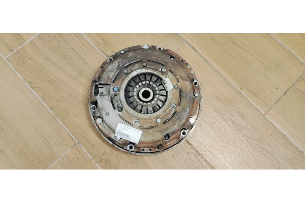 Recambio de kit embrague para opel insignia berlina excellence referencia OEM IAM 55576344  