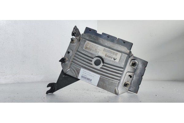 Recambio de centralita motor uce para renault scenic ii 1.6 16v referencia OEM IAM 8200298457  