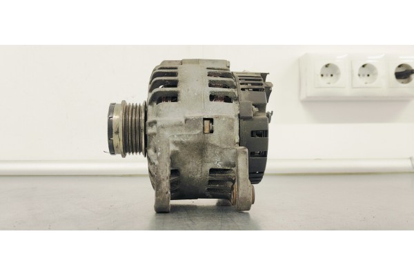 Recambio de alternador para volkswagen passat berlina (3b2) highline syncro / 4motion referencia OEM IAM 028903029D  