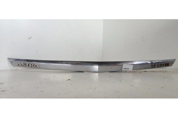 Recambio de moldura para opel astra h berlina 1.7 16v cdti referencia OEM IAM   