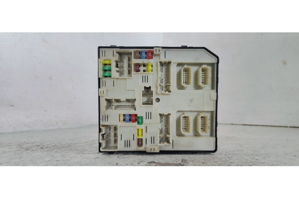 Recambio de caja reles / fusibles para renault scenic iii 1.6dci 130 fap referencia OEM IAM 284B67199R  