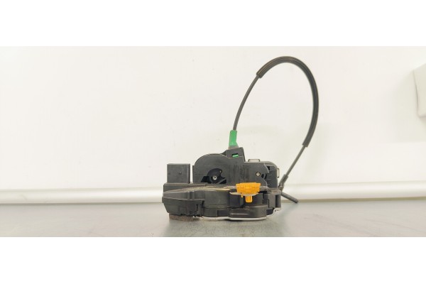 Recambio de cerradura puerta trasera derecha para opel insignia berlina 2.0 cdti 170 fap referencia OEM IAM 3023880  