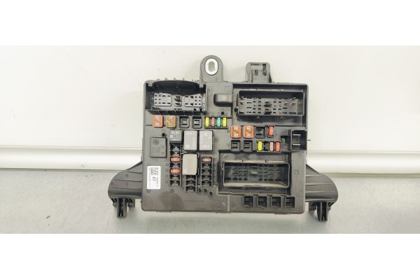 Recambio de caja reles / fusibles para opel insignia berlina 2.0 cdti 170 fap referencia OEM IAM 13485565  