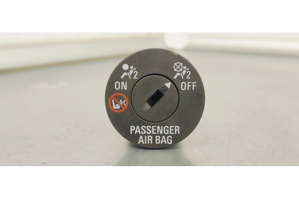 Recambio de interruptor para opel insignia berlina 2.0 cdti 170 fap referencia OEM IAM 13577258  