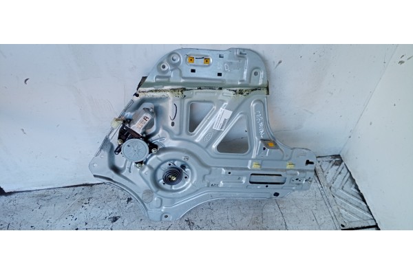 Recambio de elevalunas delantero derecho para kia carnival 2.9 crdi cat referencia OEM IAM 824604D000  