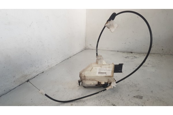 Recambio de cerradura puerta delantera derecha para peugeot 308 1.4 i 100 referencia OEM IAM 732074  