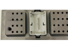 Recambio de caja reles / fusibles para volvo xc90 2.4 d5 163 4x4 referencia OEM IAM 30728357  