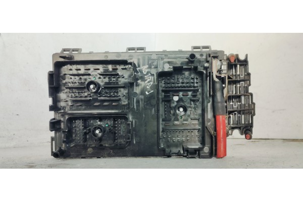 Recambio de caja reles / fusibles para opel astra j lim. berlina fase 1 referencia OEM IAM 13302311  