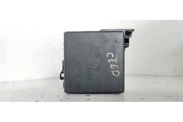 Recambio de caja reles / fusibles para kia cee´d sporty wagon ex referencia OEM IAM 919501H040  