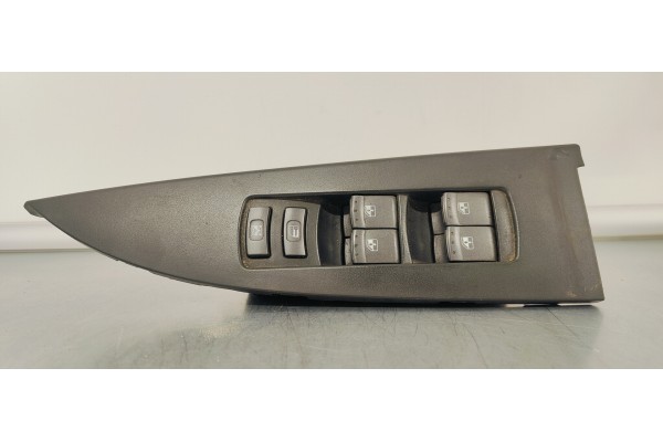 Recambio de mando elevalunas delantero izquierdo para ssangyong kyron 270 xdi limited 4wd referencia OEM IAM 7225009000  