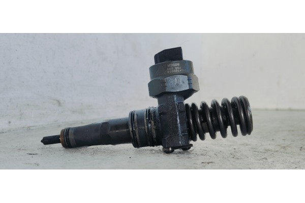 Recambio de inyector para volkswagen passat berlina (3b3) comfortline referencia OEM IAM 038130073AA  