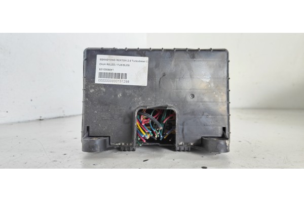 Recambio de caja reles / fusibles para ssangyong rexton 2.9 turbodiesel cat referencia OEM IAM 8210308841  