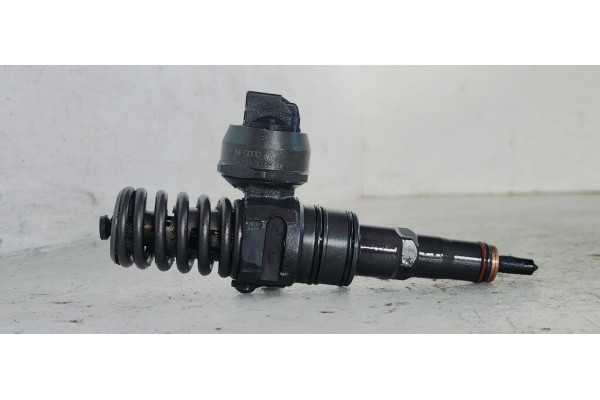 Recambio de inyector para volkswagen polo (9n1) gt referencia OEM IAM 045130073T  