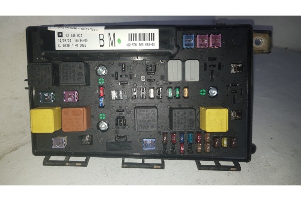 Recambio de caja reles / fusibles para opel astra h berlina enjoy referencia OEM IAM 13145034  