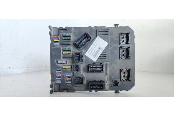 Recambio de caja reles / fusibles para peugeot 407 st confort referencia OEM IAM S120104600K  
