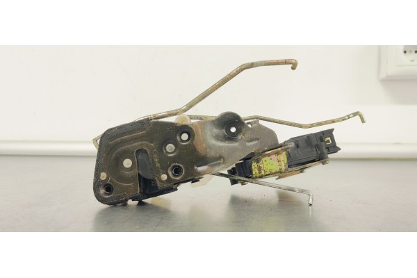 Recambio de cerradura puerta delantera derecha para hyundai accent (lc) gls referencia OEM IAM 9574825000  