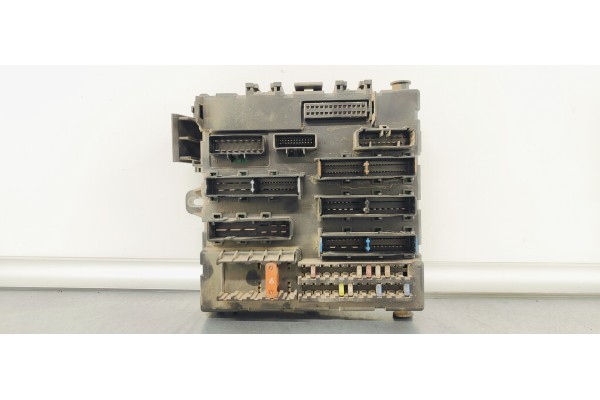 Recambio de caja reles / fusibles para opel vectra c berlina comfort referencia OEM IAM 13189926  
