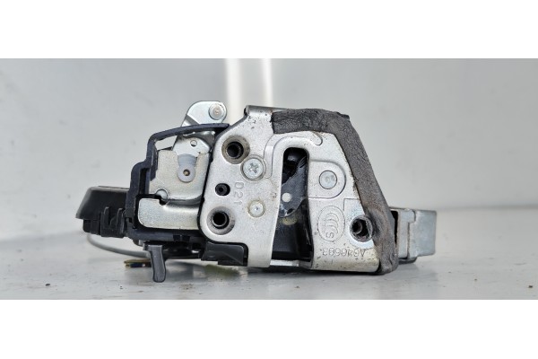 Recambio de cerradura puerta trasera izquierda para toyota avensis wagon (t25) 2.2 d-4d sol referencia OEM IAM   