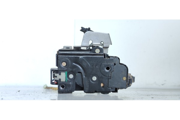 Recambio de cerradura puerta trasera izquierda para audi a6 avant (4b5) 2.5 tdi referencia OEM IAM 4B0839015G  