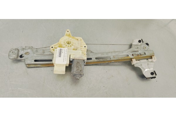 Recambio de elevalunas trasero derecho para peugeot 308 1.5 hdi 130 fap referencia OEM IAM 9825710480  