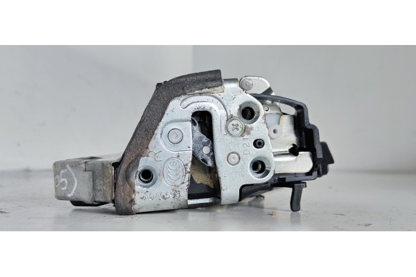 Recambio de cerradura puerta trasera derecha para toyota avensis wagon (t25) 2.2 d-4d cat referencia OEM IAM   