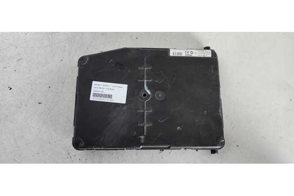 Recambio de caja reles / fusibles para renault scenic ii 1.9 dci diesel referencia OEM IAM 8200351184  
