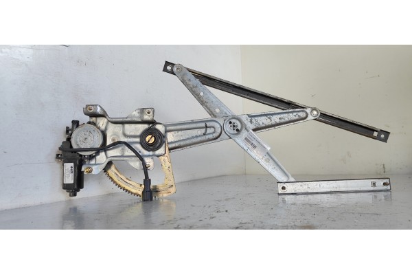 Recambio de elevalunas trasero izquierdo para kia sorento 2.5 crdi ex referencia OEM IAM 834503E000  