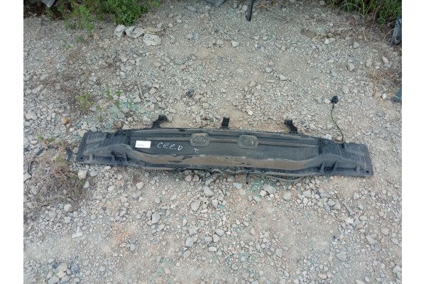 Recambio de refuerzo paragolpes trasero para kia cee´d 1.4 crdi 90 fap referencia OEM IAM 86631A2000  