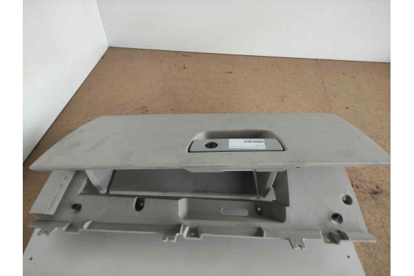 Recambio de guantera para chrysler grand voyager 2.8 crd cat referencia OEM IAM C304001AA220186  