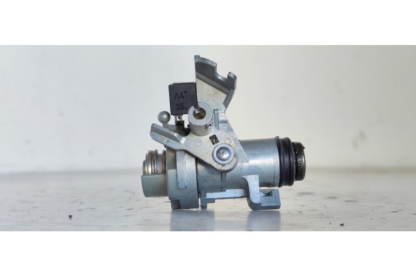 Recambio de bombin porton trasero para audi a6 berlina (4f2) 2.0 tdi referencia OEM IAM 8E0827573  