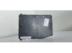 CAJA RELES / FUSIBLES 8200606825 