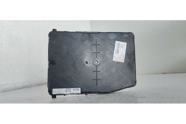 Recambio de caja reles / fusibles para renault megane ii coupe/cabrio luxe dynamique referencia OEM IAM 8200606825  