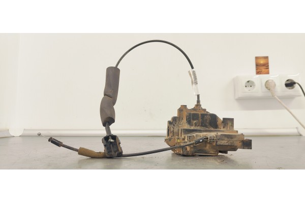 Recambio de cerradura puerta delantera derecha para renault scenic iii 1.9 dci 130 referencia OEM IAM 805020006R  