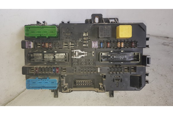 Recambio de caja reles / fusibles para opel astra h berlina enjoy referencia OEM IAM 13145017  