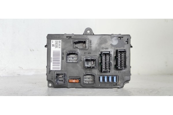 Recambio de caja reles / fusibles para peugeot 407 st confort referencia OEM IAM S120017003L  