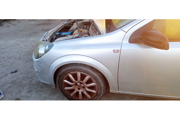 Recambio de aleta delantera izquierda para opel astra h ber. cosmo referencia OEM IAM   