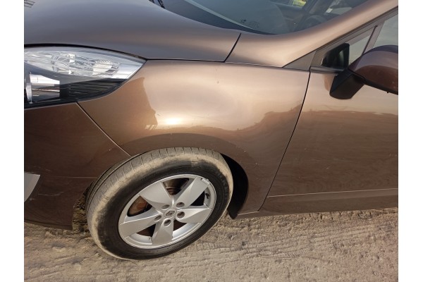 Recambio de aleta delantera izquierda para renault grand scenic iii 1.4 tce referencia OEM IAM   