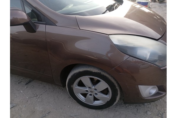 Recambio de aleta delantera derecha para renault scenic iii family edition referencia OEM IAM   