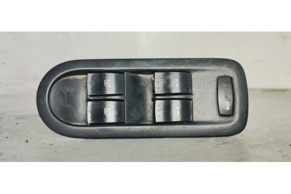 Recambio de mando elevalunas delantero izquierdo para renault scenic ii confort expression referencia OEM IAM 156018070C  