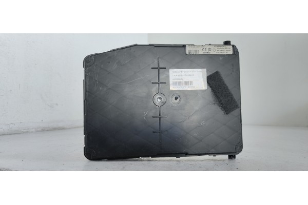 Recambio de caja reles / fusibles para renault scenic ii 1.9 dci diesel referencia OEM IAM 8200306434  