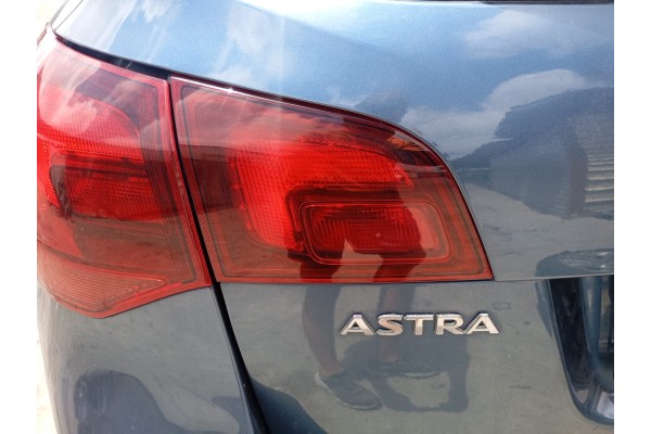 Recambio de piloto trasero izquierdo interior para opel astra j sports tourer enjoy referencia OEM IAM   