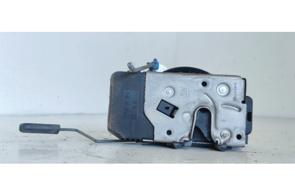 Recambio de cerradura puerta delantera derecha para opel vivaro furgón 2.9t largo referencia OEM IAM 8200042171  