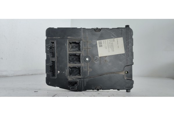 Recambio de caja reles / fusibles para renault scenic ii 1.9 dci diesel referencia OEM IAM 8200309690  