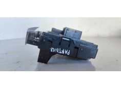 Recambio de caja reles / fusibles para peugeot partner (s2) combiespace referencia OEM IAM 965061858000  
