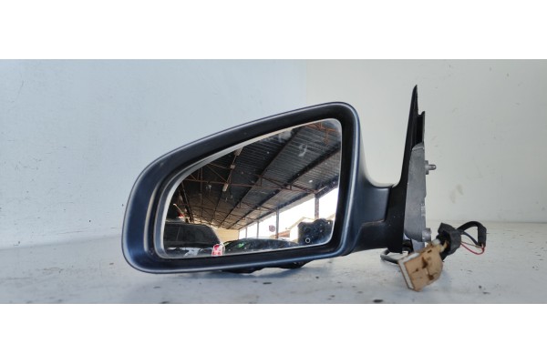 Recambio de retrovisor izquierdo para audi a4 berlina (8e) 1.9 tdi referencia OEM IAM 010681  