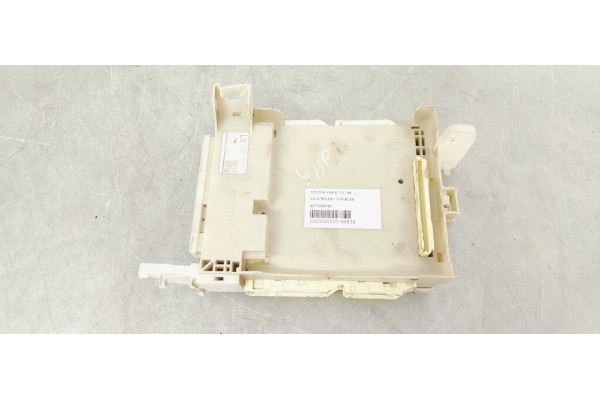 Recambio de caja reles / fusibles para toyota yaris 1.0 i 68 referencia OEM IAM 8273052F80  