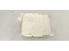 Recambio de caja reles / fusibles para toyota yaris 1.0 i 68 referencia OEM IAM 8273052F80  