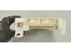 Recambio de caja reles / fusibles para toyota yaris 1.0 i 68 referencia OEM IAM 8273052F80  
