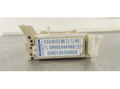 Recambio de caja reles / fusibles para toyota yaris 1.0 i 68 referencia OEM IAM 8273052F80  